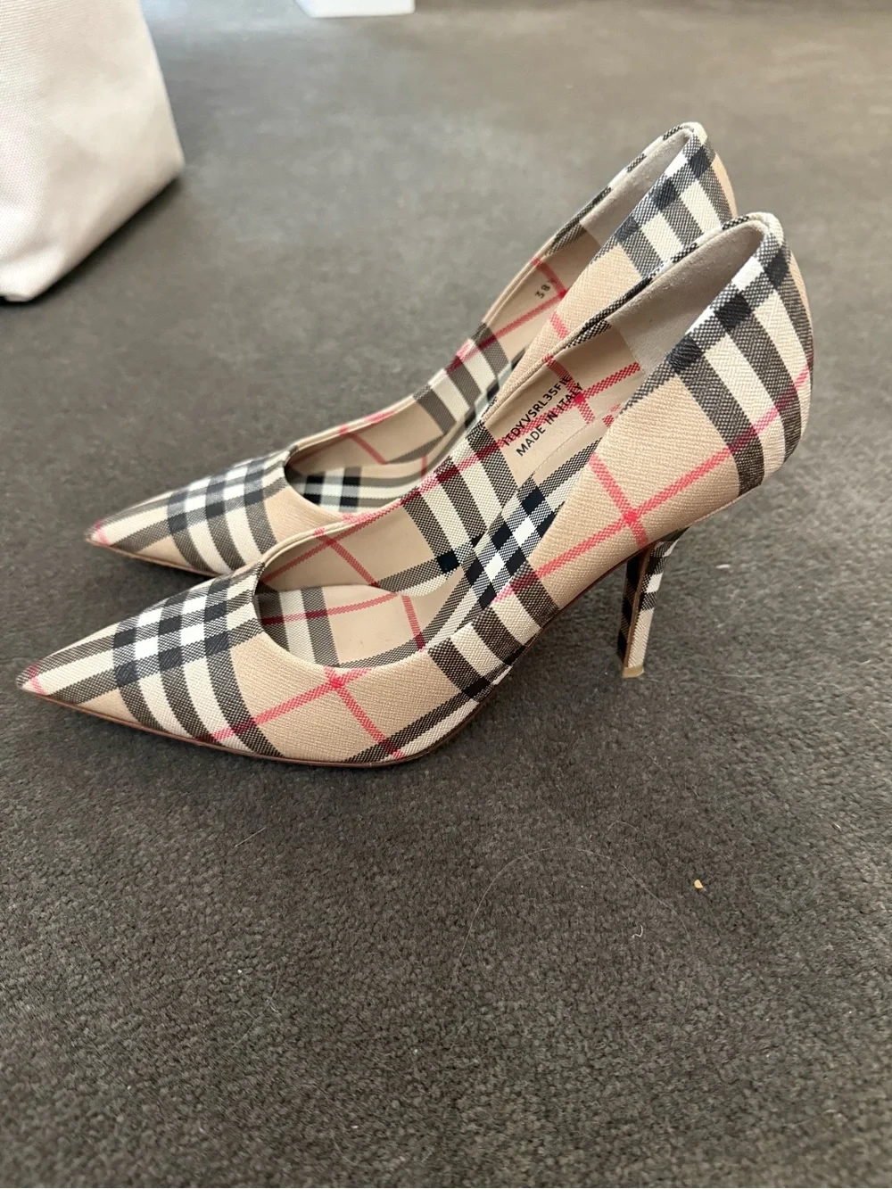 Burberry elegant pumps